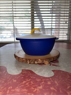 Vintage Rare Cobalt Blue Tupperware Microwave Soup Stew Bowl & Yellow Handle Lid